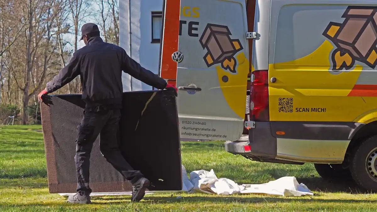 Entrümpelung in Trier mit sicherem Möbelabtransport durch Räumungsrakete