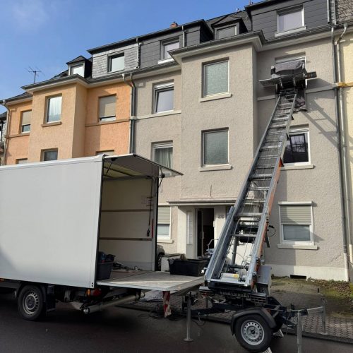 Lift ausgefahren bis zum 3. OG eines Altbaus